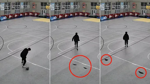 嚇!籃球突然爆炸飛射 他神預判前一秒轉身急逃「快跑啊」