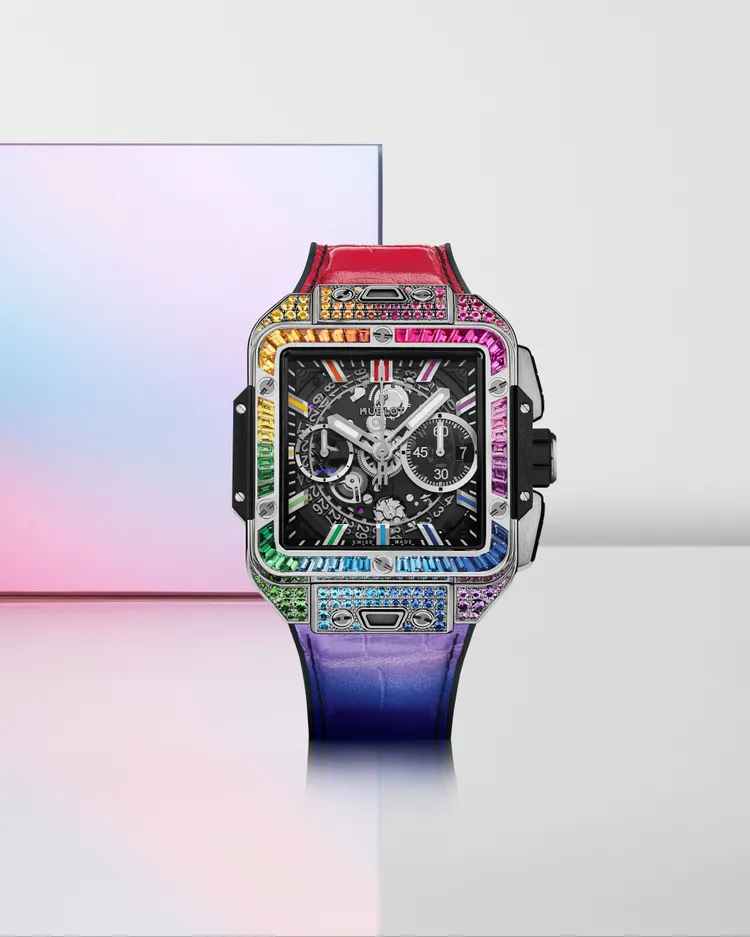 HUBLOT Square Bang Unico彩虹寶石計時碼錶鈦金款，42mm，拋光鈦金屬錶殼，藍寶石水晶霧黑鏤空錶面，彩色鱷魚皮內襯黑色天然橡膠錶帶，UNICO自動上鍊飛返計時機芯，動力儲存72小時，防水深度100米，235萬5000元。品牌提供