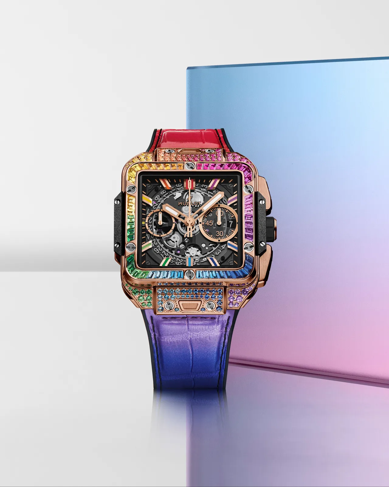 HUBLOT Square Bang Unico彩虹寶石計時碼錶皇金款,42mm,拋光18K皇金錶殼,藍寶石水晶霧黑鏤空錶面,彩色鱷魚皮內襯黑色天然橡膠錶帶,UNICO自動上鍊飛返計時機芯,動力儲存72小時,防水深度100米,307萬4000元。品牌提供