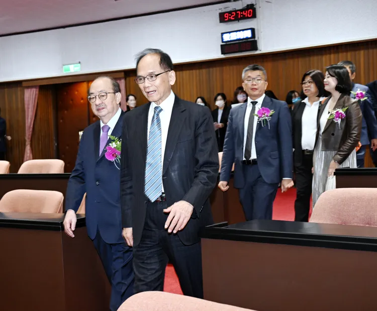 游錫堃明起辭去不分區立委職務。立院記者聯誼會提供