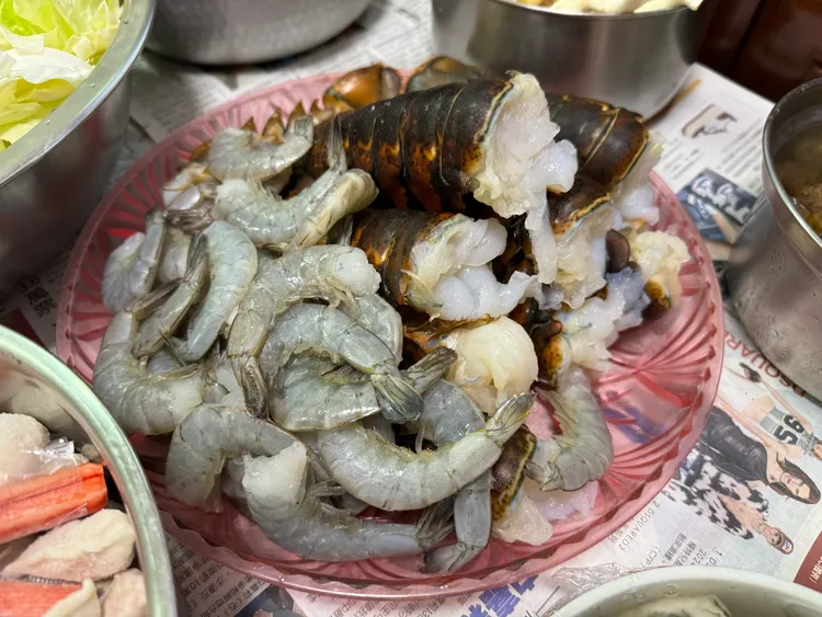 錢政弘醫師提醒，冷凍海鮮有的很新鮮，有的不怎麼樣，提醒大家清洗和烹調的時候，要多留意是否新鮮和煮熟。資料照片