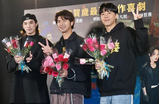 3帥合體送玫瑰好浪漫　陳柏霖這樣過情人節
