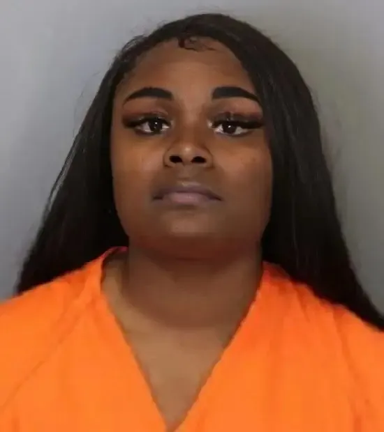 矯正官員瓊斯（Akira Jones），涉與一名男囚在獄中發生性關係，本月被捕。翻攝網路