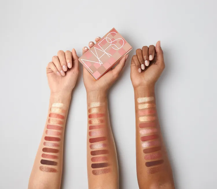 NARS激情過後粉誘12色眼彩盤，將在3月27日限量上市，2400元。品牌提供