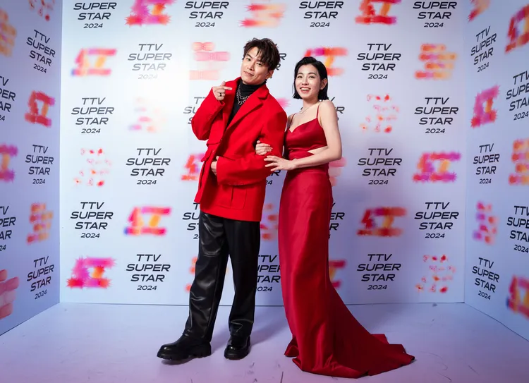 蕭景鴻（左）舞台魅力強，米可白大讚太帥了。台視提供