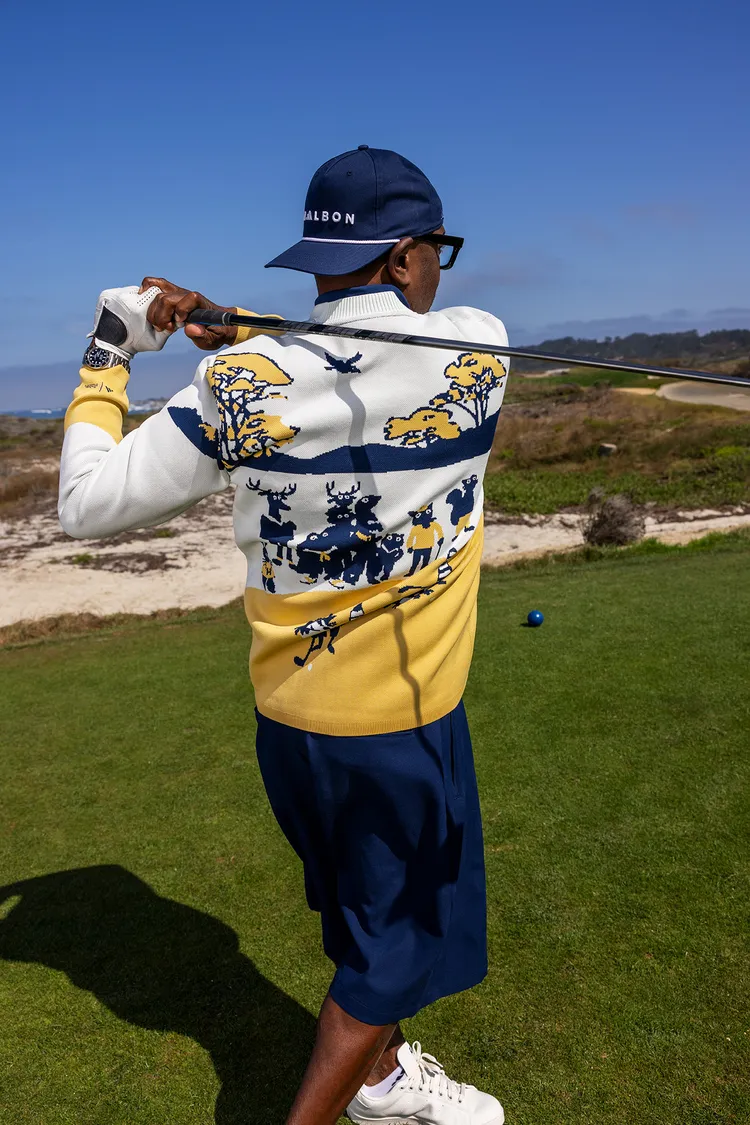 聯名系列設計靈感圍繞著Clambakes時期的裝扮。品牌提供