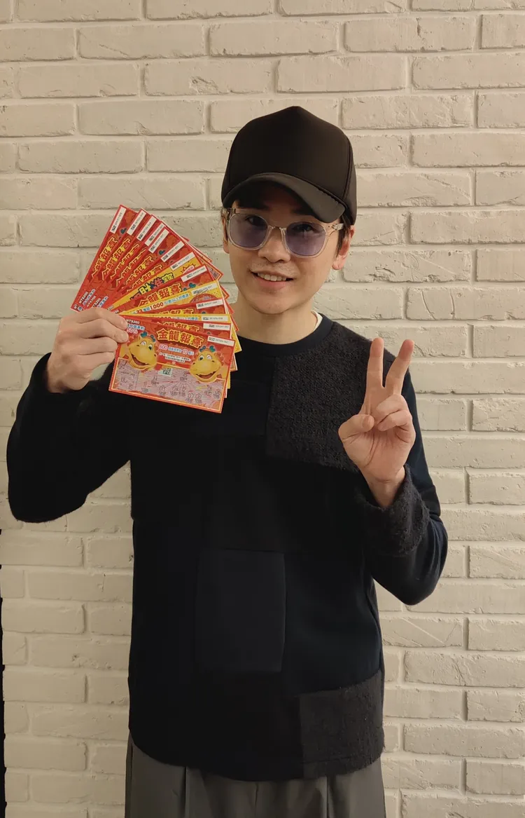 牛奶玩刮刮樂。