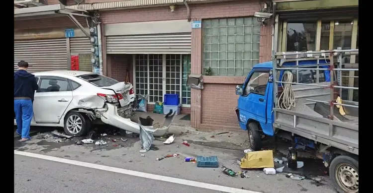 車禍現場。平鎮警分局提供