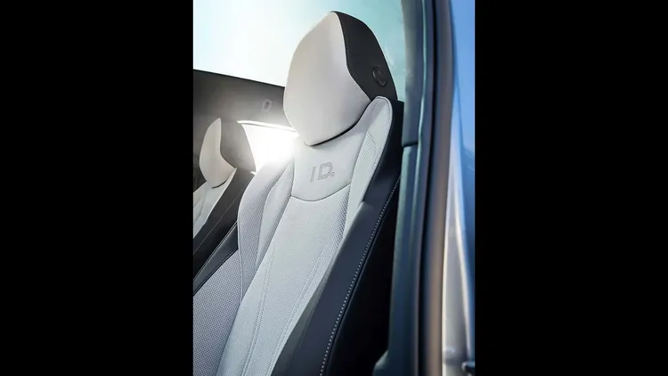 ID.7 Tourer也用上了以往在豪華車上才能見到的電控玻璃全景天窗，只要透過按鈕就能調節玻璃透明度。原廠照片