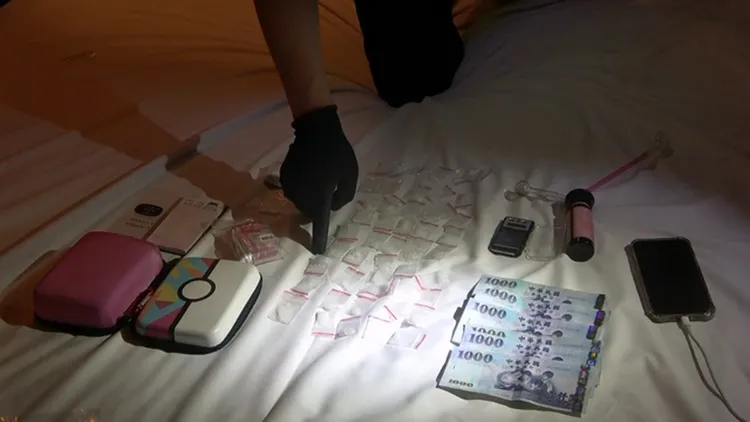 高市刑大攻堅，起獲毒品等證物。翻攝畫面