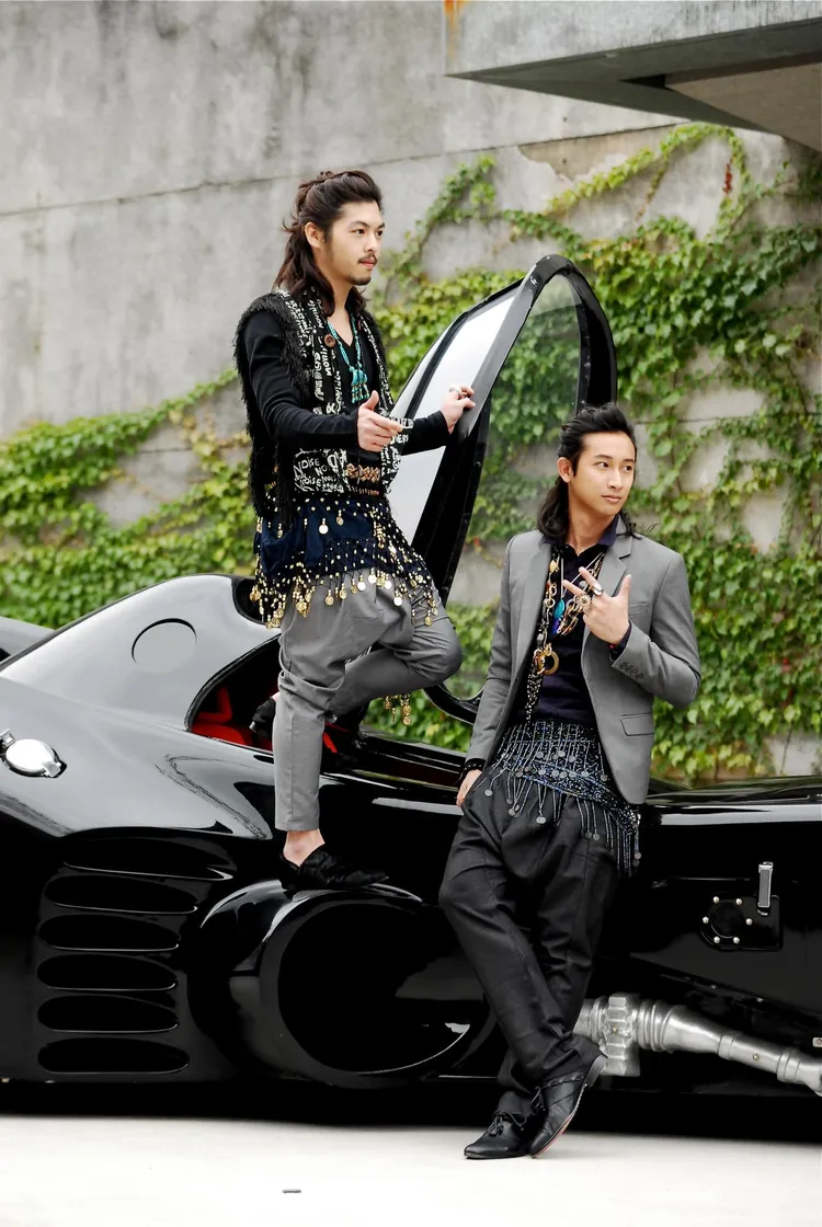 浪花兄弟當年都留著長髮。翻攝邱凱偉臉書