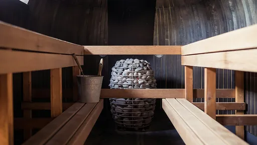 82歲翁三溫暖室襲胸42歲男　「乳頭在我面前，所以我就捏了」