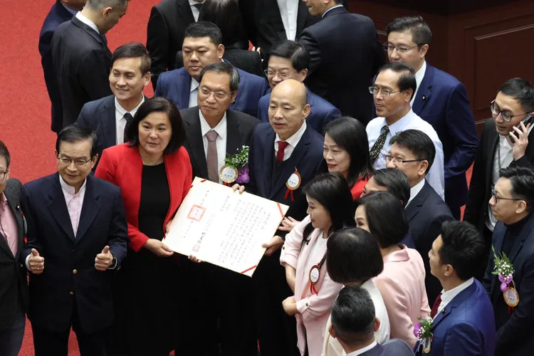 現場藍委超嗨。彭欣偉攝