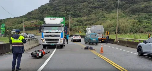 台2線貢寮死亡車禍！化學車對撞機車　女騎士全身血送醫不治