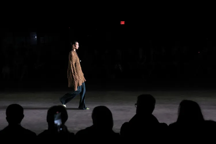 吳季剛（Jason Wu）2024秋冬新作11日在紐約時裝周登場。路透社