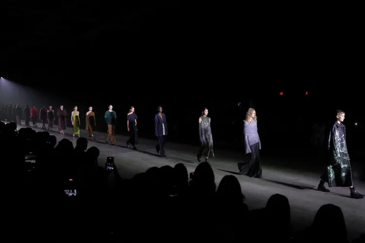 吳季剛（Jason Wu）2024秋冬新作11日在紐約時裝周登場。路透社