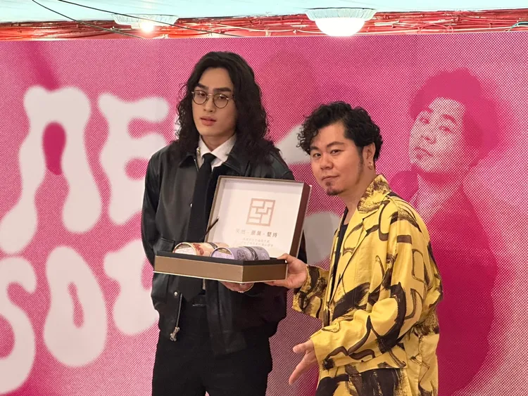 黃子軒邀來最強新人「The Crane」鶴站台。林丞偉攝