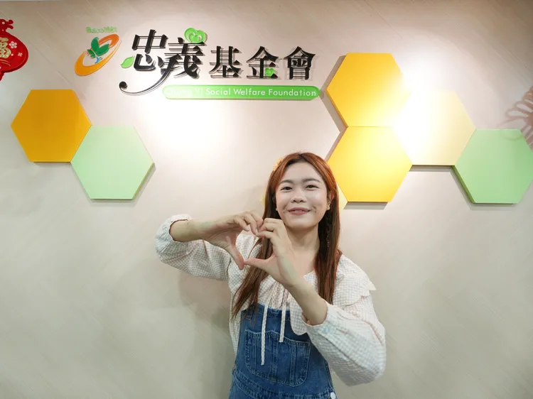 大胃王小慧做公益送愛心。緯來提供