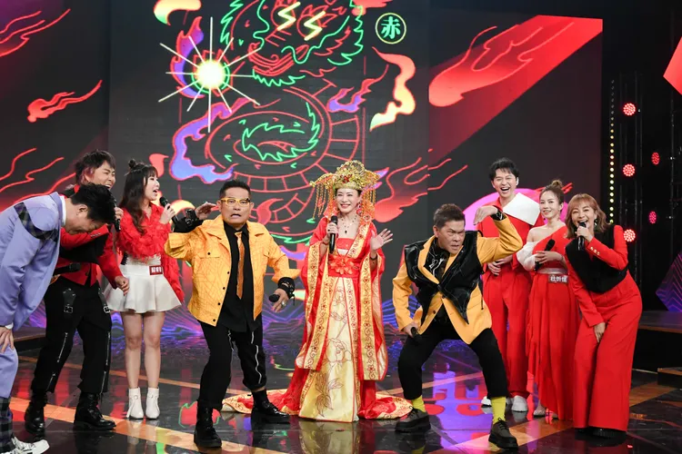 金佩珊和老友澎恰恰、許效舜等老友重聚。三立提供