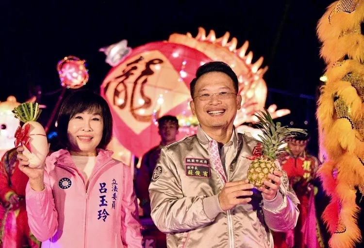 桃園副市長蘇俊賓出席龍潭元宵藝術燈海點燈，盼結合市府資源傳承龍潭之美。翻攝畫面