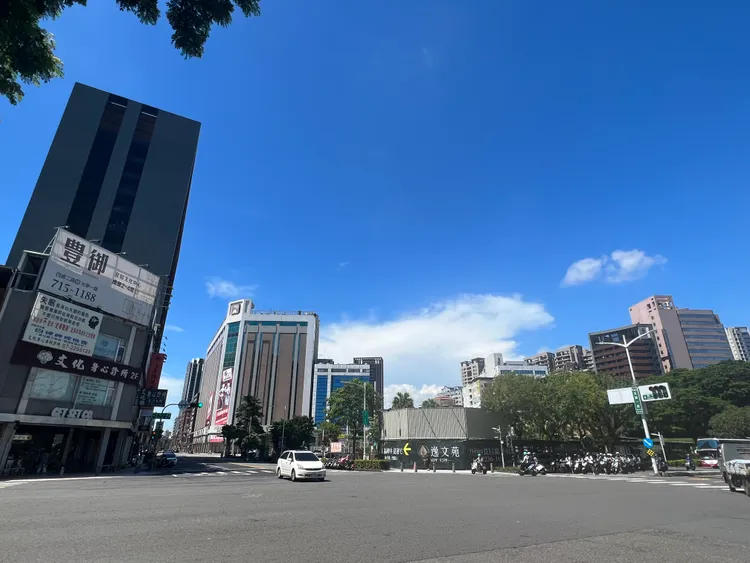 文化中心中古屋坐穩3字頭，少部分成交4字頭行情。葉家銘攝