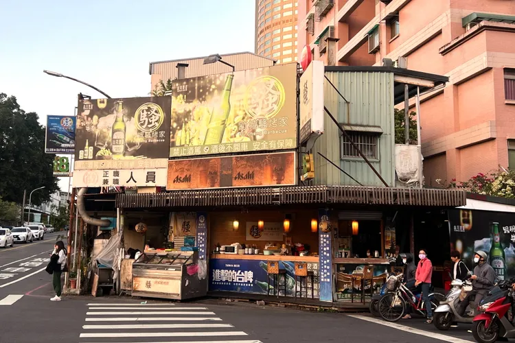 店面位於台南市東區前鋒路上。王志弘攝
