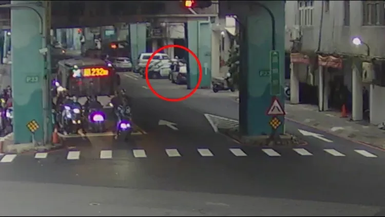 陳兄自知逃不過，隨即搭友人機車前往派出所到案說明。警方提供