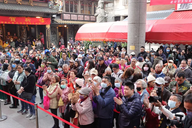 大批民眾一早到場等待賴清德。總統府提供