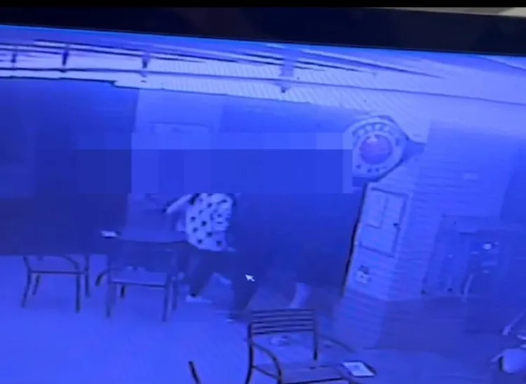 4名屁還報假案後，還一同去超商購物，一路上有說有笑。讀者提供