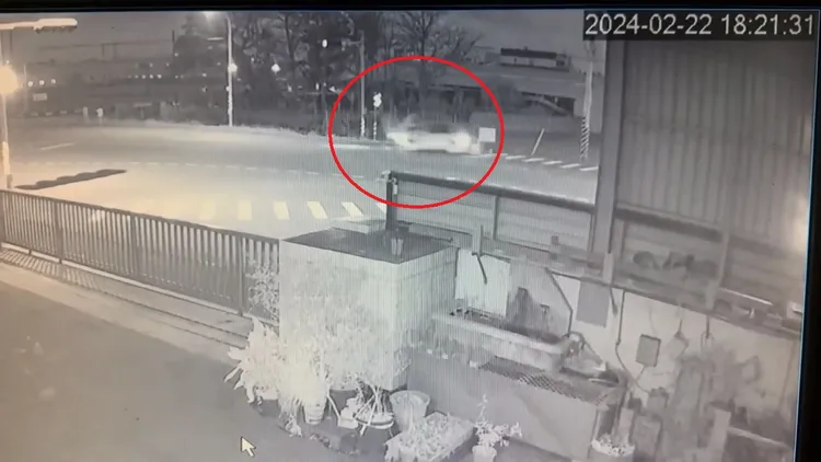 休旅車高速撞飛行走於斑馬線的3姊弟。翻攝臉書「彰化縣媒體記者協會」