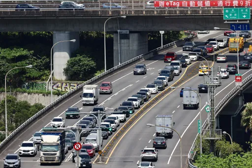 收假車潮!國5北向頭城至坪林車多 下午國道11處地雷路段