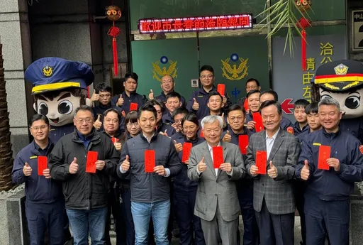 除夕慰勞波麗士堅守崗位護治安　蔣萬安提前祝賀佳節愉快