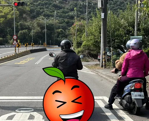 阿伯偷掛車牌被抓包　網友譏：勁豪變「勁豪洨」了