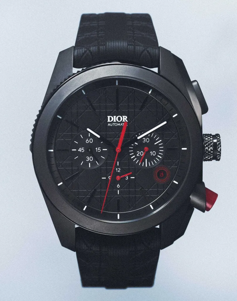 DIOR Chiffre Rouge 41mm計時碼錶，鍍DLC精鋼錶殼，黑色籐格紋圖騰錶面，黑色橡膠錶帶綴飾大型籐格紋圖騰錶帶，CD.001自動上鍊機芯，防水100米，43萬5000元。品牌提供