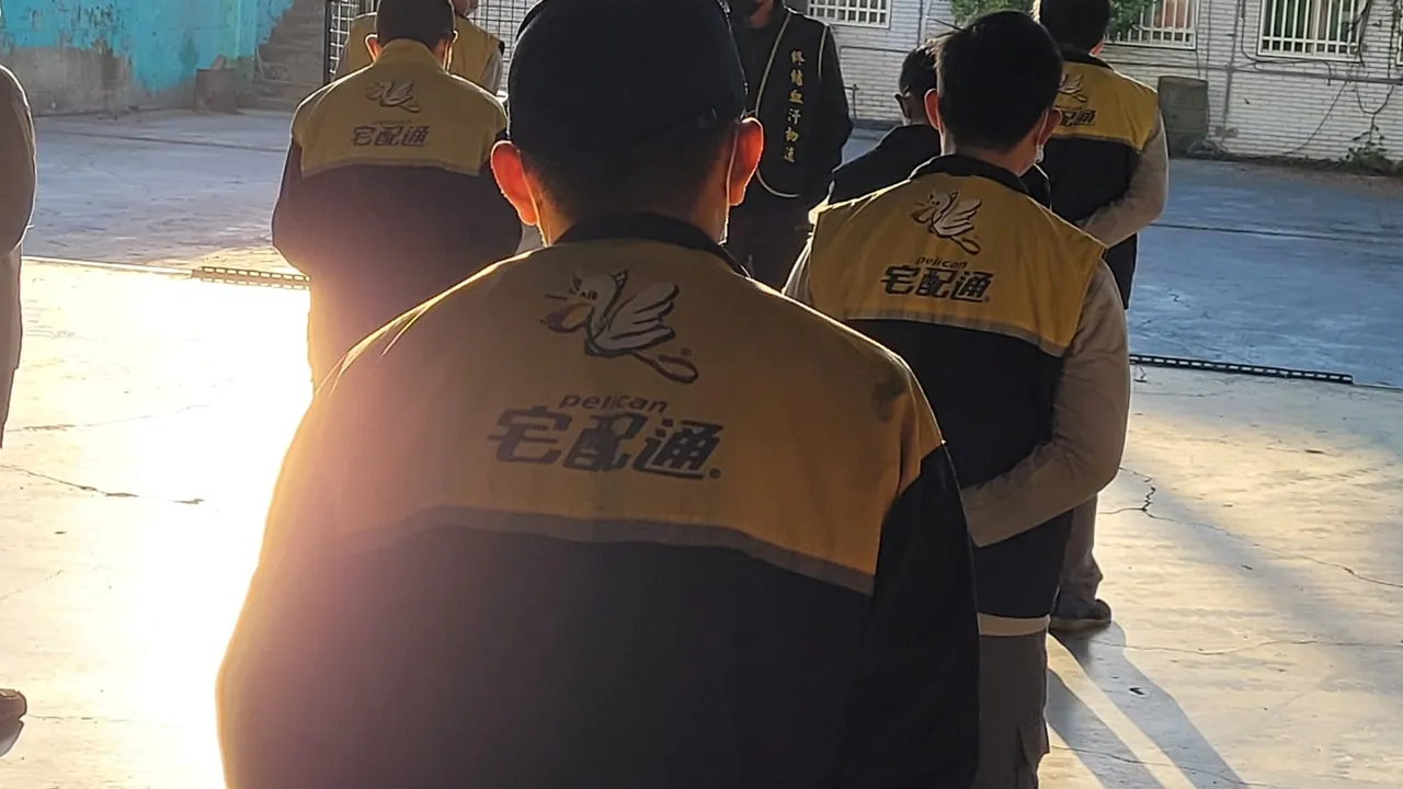 工會提出5點訴求,包括公司應加碼年終與紅包、應取消延長收件的公告、應給付員工積欠的加班費等內容。翻攝自我們是宅配通員工臉書