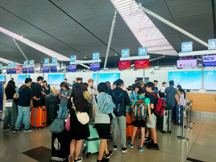 今日富國島旅客在機場等待返台。旅客提供