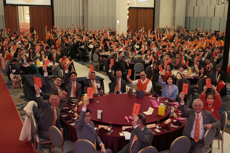 台灣房屋尾牙宴人人有獎，並宣布調薪5%，在業界十分罕見。台灣房屋提供