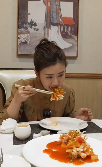 福原愛在日本享用中國菜。翻攝福原愛小紅書