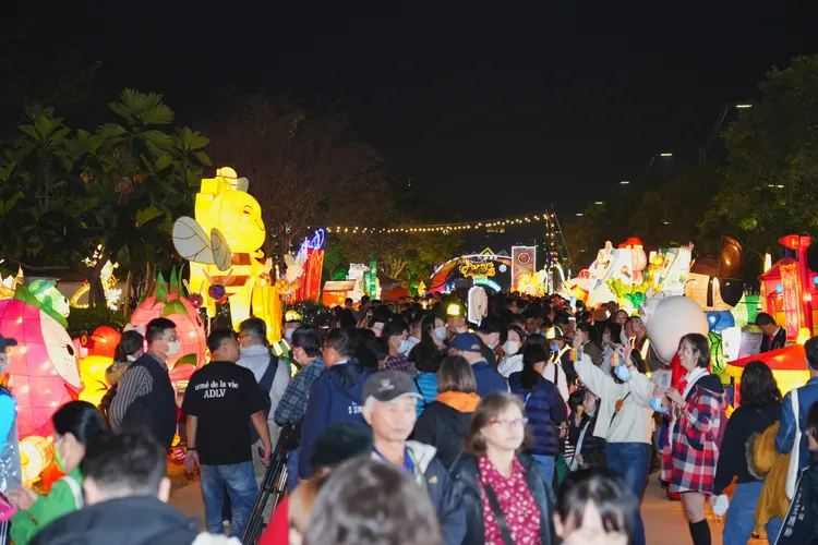 民政局的party龍燈區人氣爆棚。市府提供