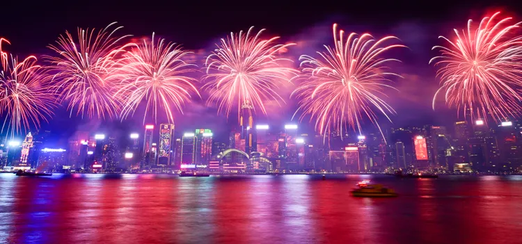 香港維港新春煙花匯演。新華社