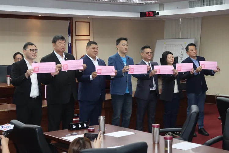 國民黨今在八個委員會召委選舉，通通集體亮票。彭欣偉攝