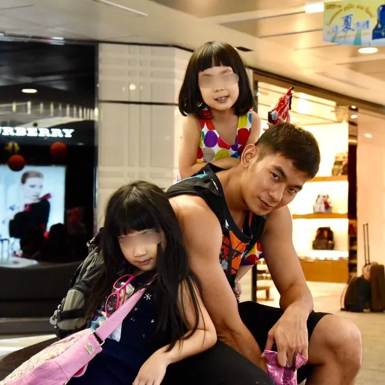 亮哲直言2個女兒個性大不同。翻攝亮哲臉書