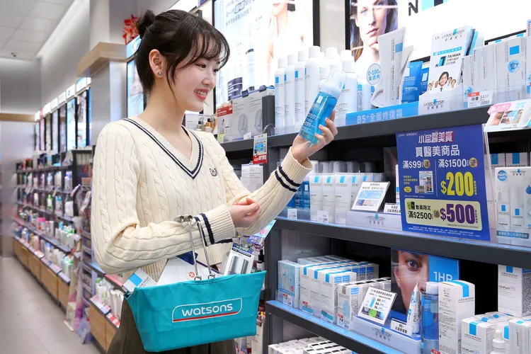 屈臣氏寵愛會員不僅可獨享200支市場熱銷品會員價，週週再抽五星奢華鐵道遊。業者提供