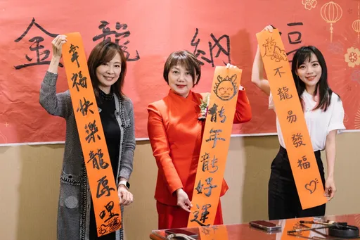 黃捷「畫龍」被虧變胖了!一舉動釀范雲「墨漬慘案」 她偷酸「選票危機」