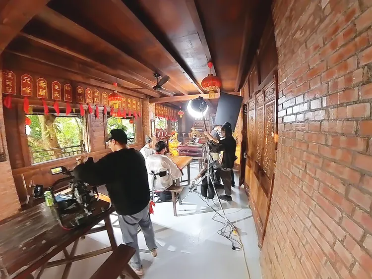 劇組從中午拍到深夜。林務局長提供