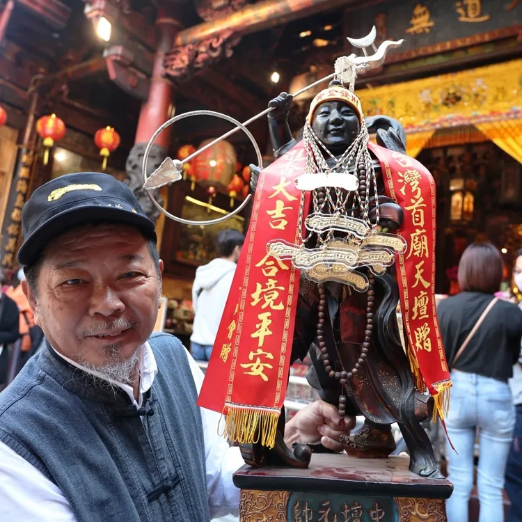 廖大乙說，過年到廟裡走春去平時自己常去的廟即可，記得要帶伴手禮。廖大乙提供