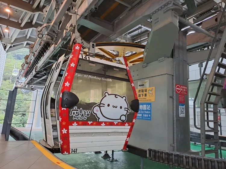 貓纜車廂換新裝。北捷提供