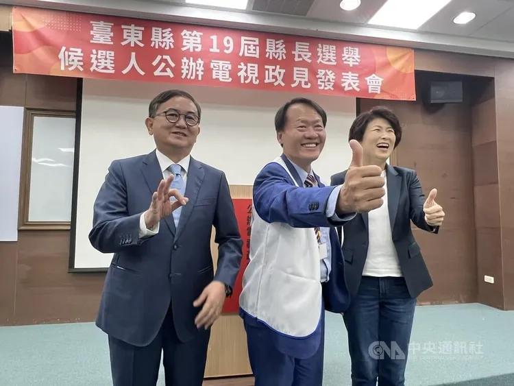2022年陳長宏(中)參選台東縣長。中央社