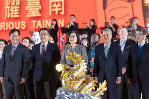 台灣燈會出動500架無人機展演 蔡英文肯定:展現產業深厚實力