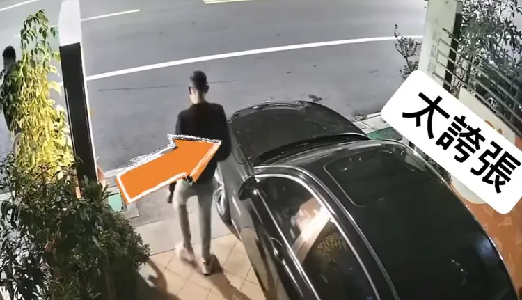 屋主氣憤指出，對方不只「當自家」停車還亂丟垃圾。翻攝自爆料公社